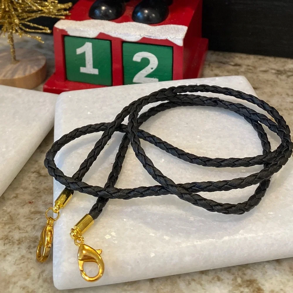 Black chain for masks or sunglasses